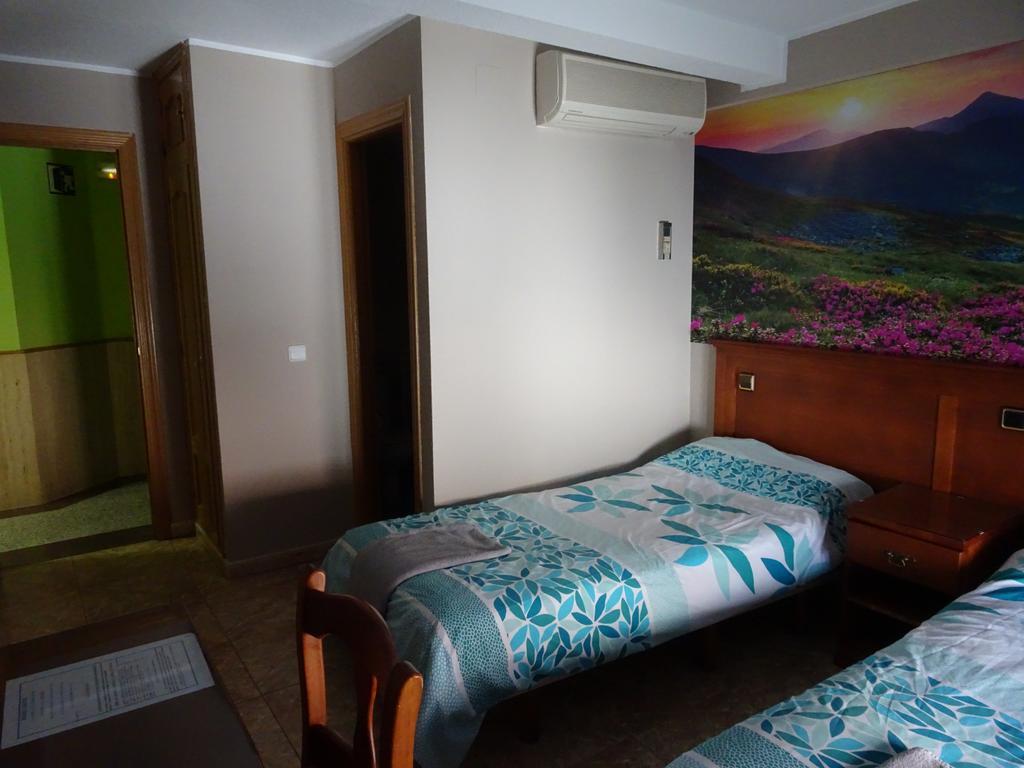 Hostal Gonzalez Guadarrama Ngoại thất bức ảnh