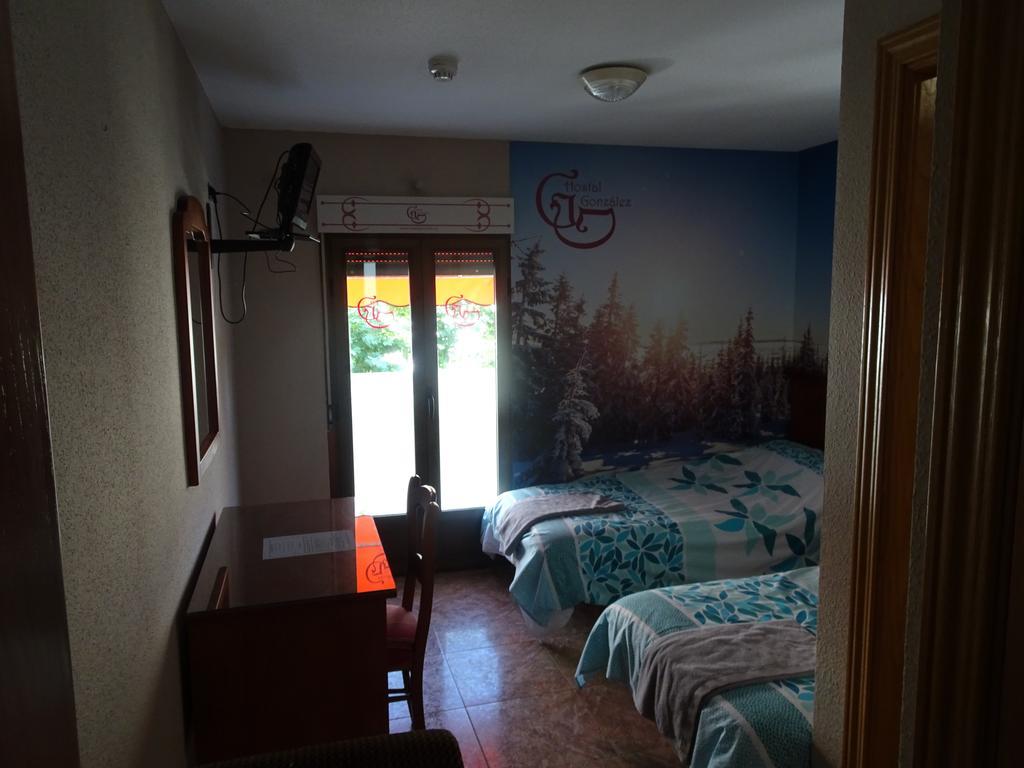 Hostal Gonzalez Guadarrama Ngoại thất bức ảnh